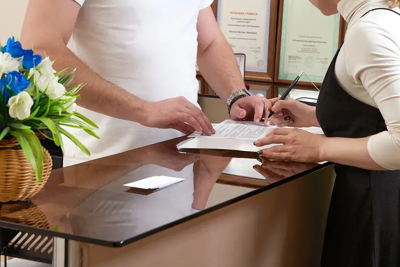 Reasons to Hire a Mobile Notary in UAE